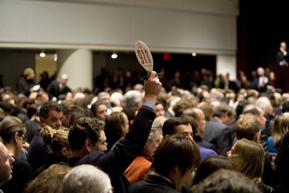 Самые нелепые лоты знаменитостей на аукционах