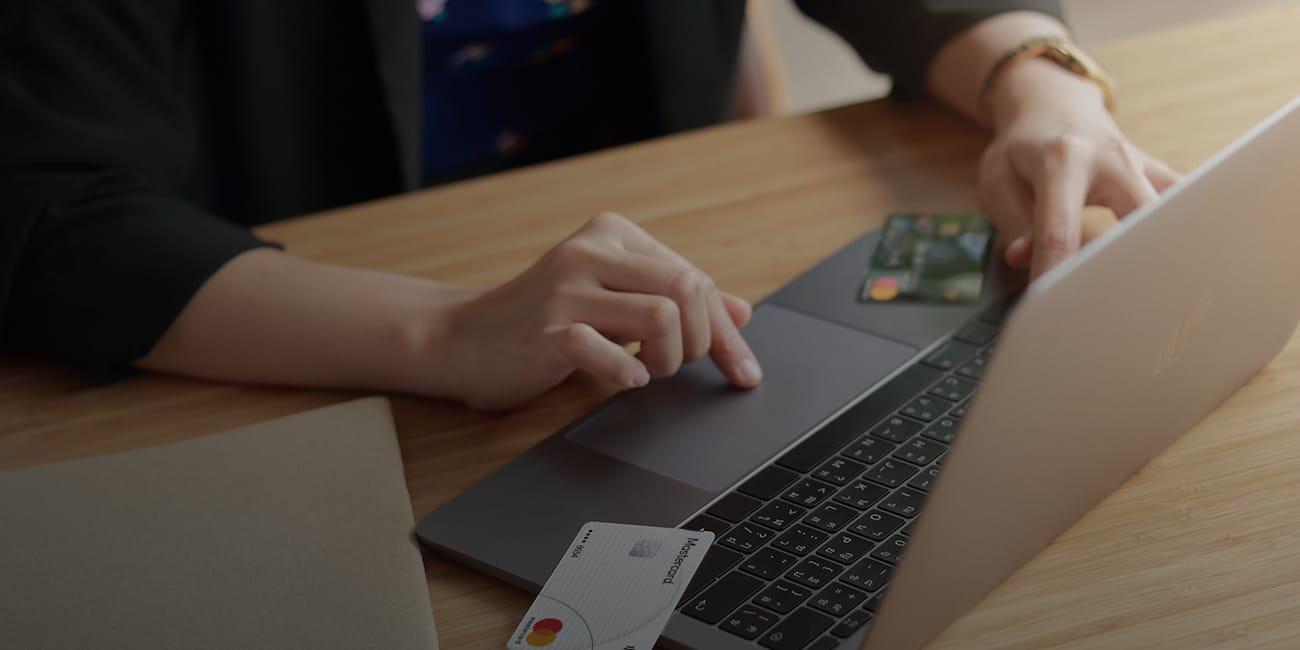 Необычный шоппинг. Как запорожанки приспособились к покупкам во время эпидемии