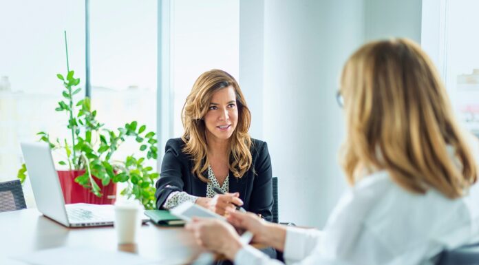 Искусство переговоров: как уверенно просить о повышении и защищать свои интересы