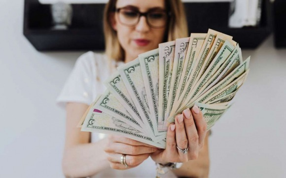 Как выбраться из финансовой ямы: пошаговый план и психология денег